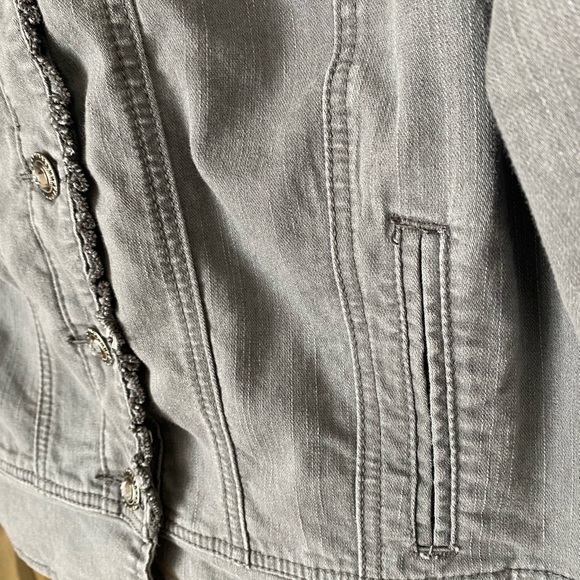 Christopher & Banks Women’s Grey Denim Jacket, size Petite Large - Picture 3 of 5